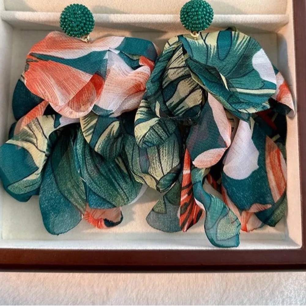 Green drop earrings